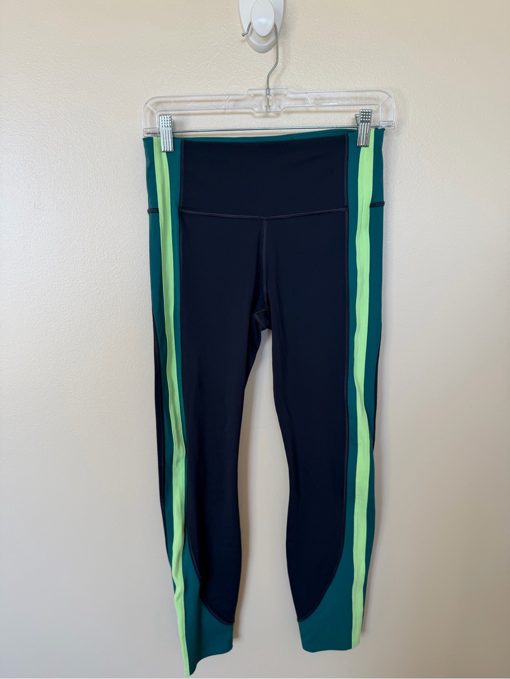 ATHLETA Crunch 7/8 Tight in Navy & Teal Green